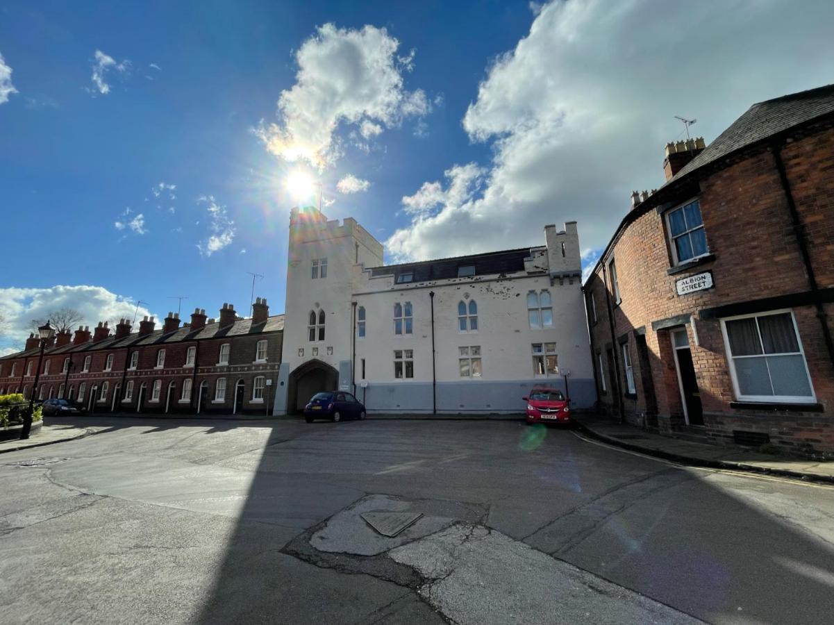 Chester Stays - Lovely Apartment In The Heart Of Chester With Free Parking Экстерьер фото